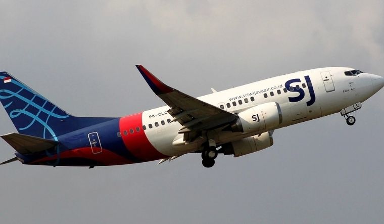 boeing 737 crashes disappars in indonesia
