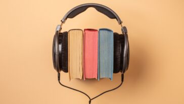 11 Best Audiobook Apps For Android and iOS We Reviewed All
