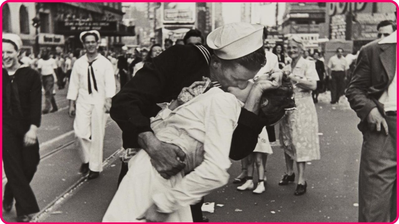 The Kiss by Alfred Eisenstaedt 1945