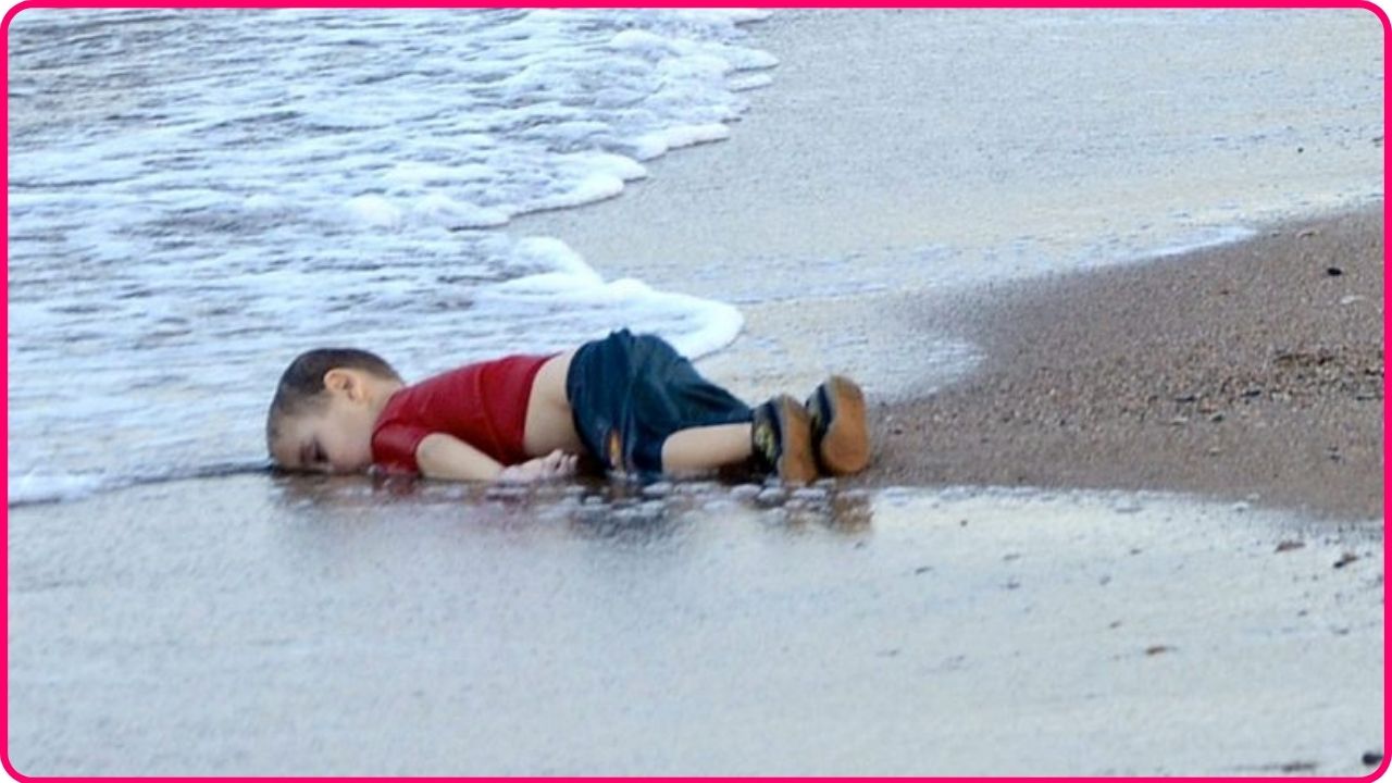 iconic photos Alan Kurdi Washed Up on The Shore